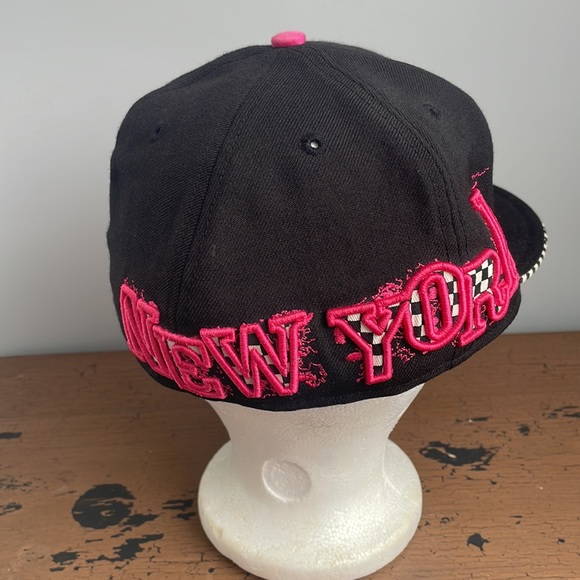 🔥5/$20🔥New York Yankees New Era 59Fifty Hat Black Pink Size 7 1/4 - Picture 3 of 10